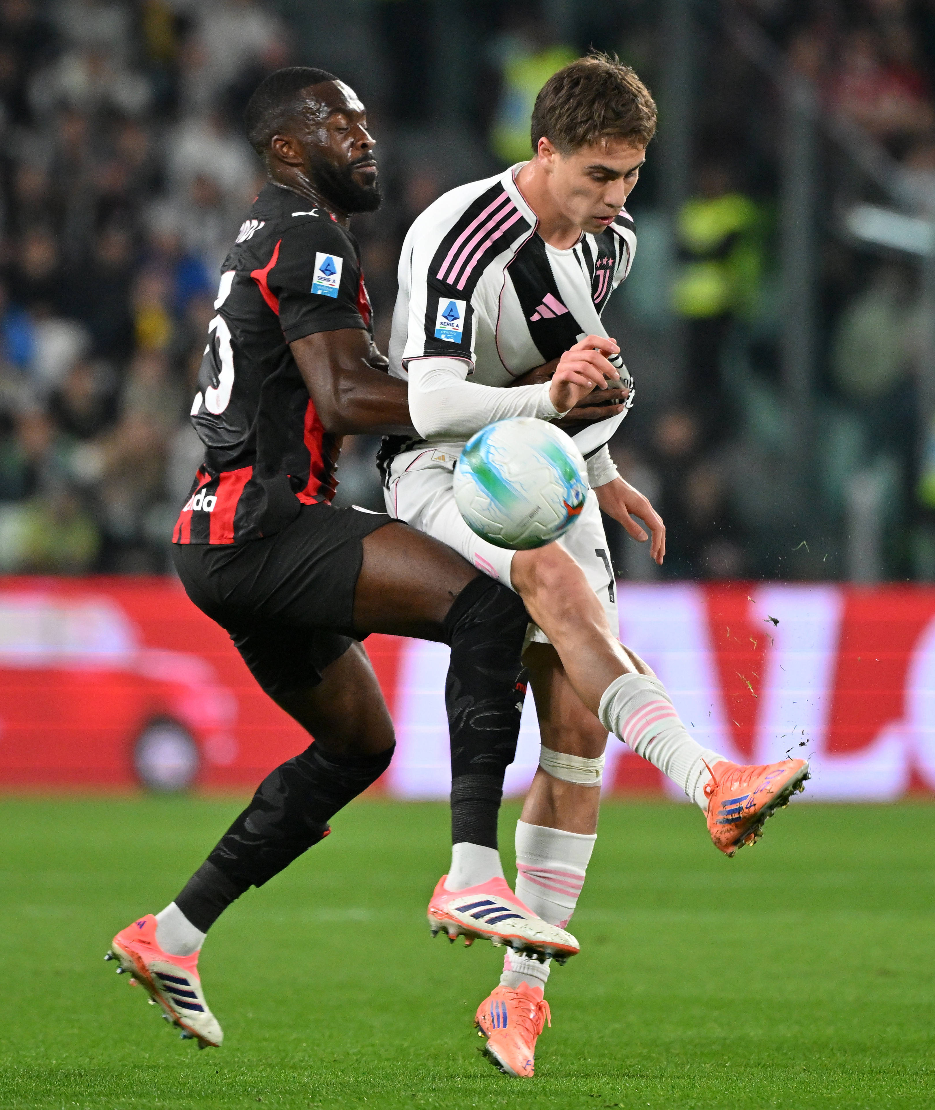 关于AC米兰训练开放日,冲刺阶段队长鼓劲引欢呼,荷甲在即,细节决定成败的信息 关于AC米兰训练开放日,冲刺阶段队长鼓劲引欢呼,荷甲在即,细节决定成败的信息